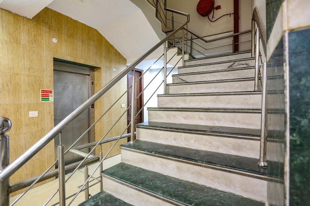 Fabhotel Grand Palace