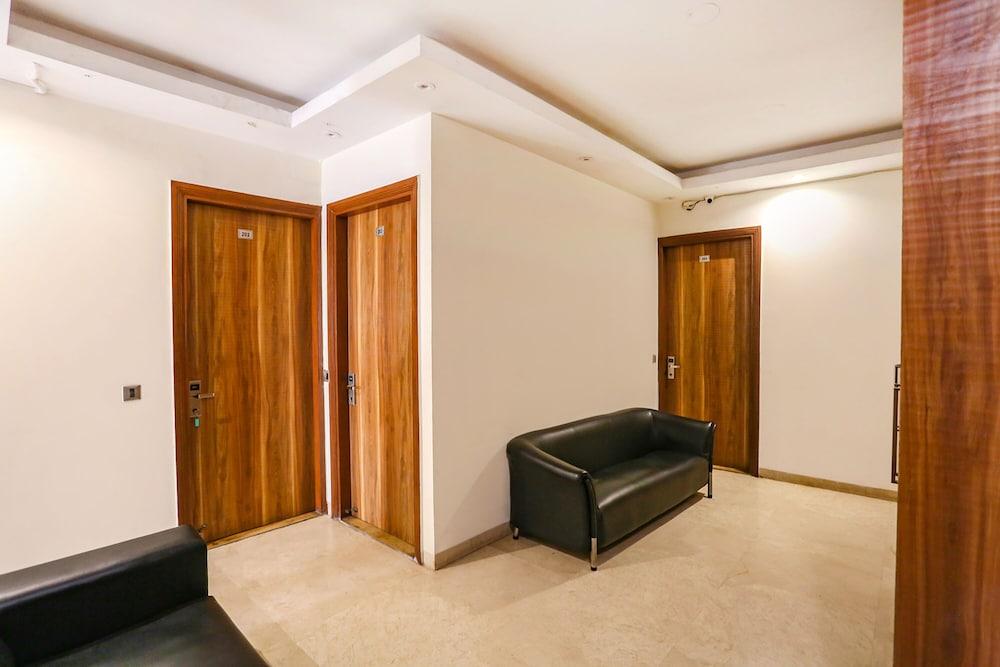 Fabhotel Royal Touch