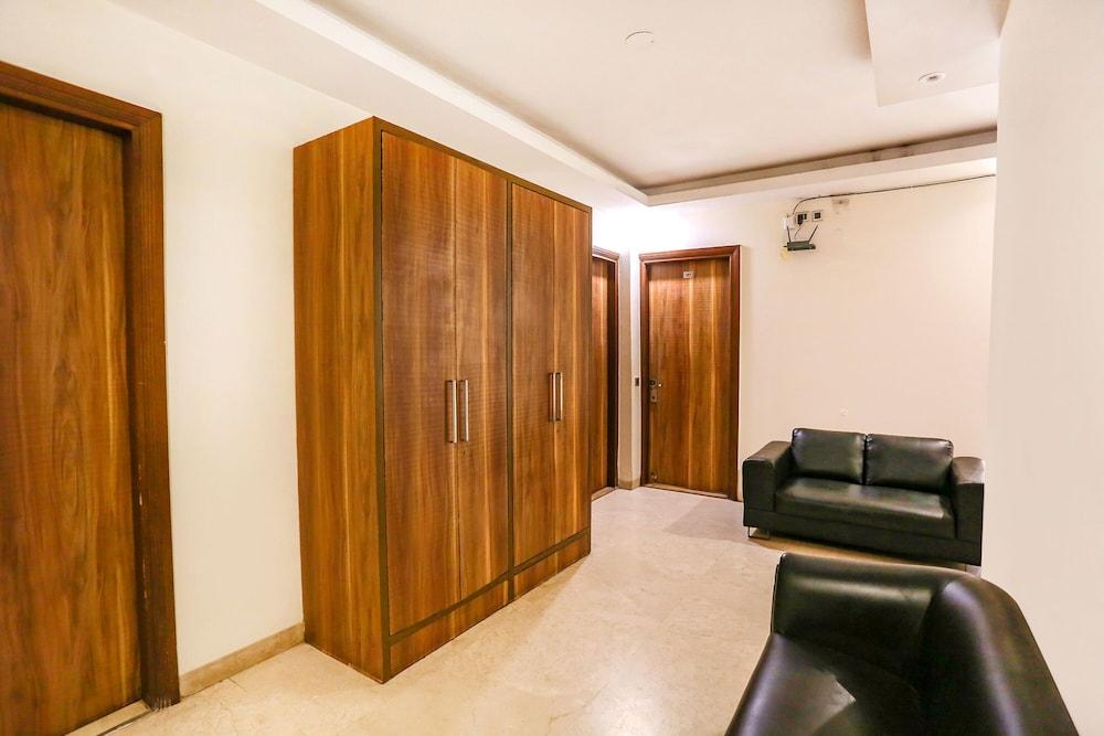 Fabhotel Royal Touch