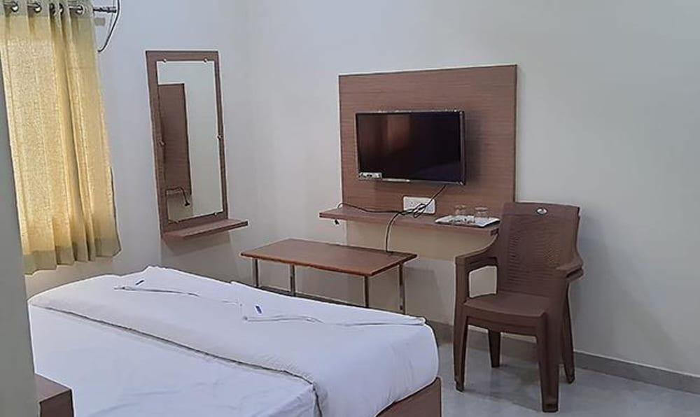 Fabhotel Karthikeya Residency