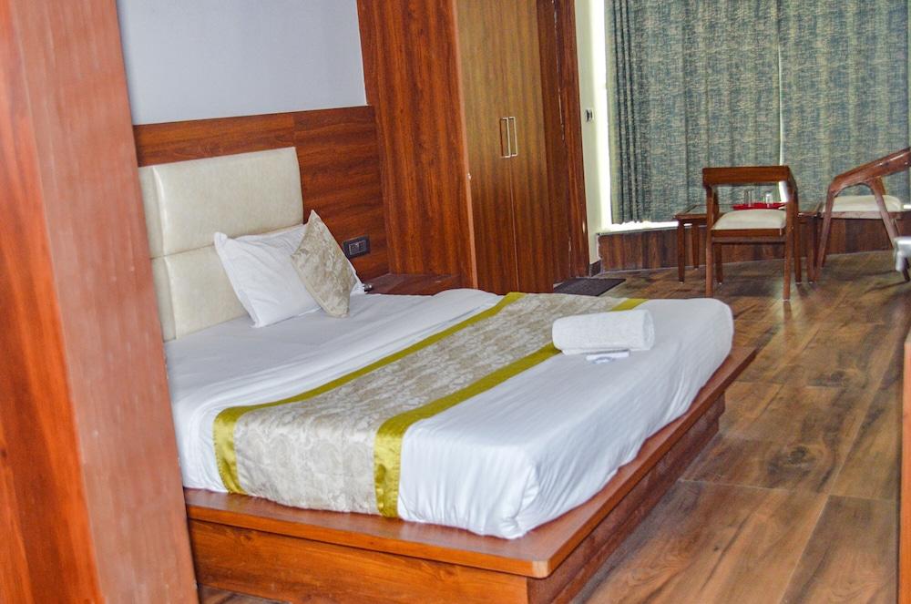 Fabhotel The Golf Inn