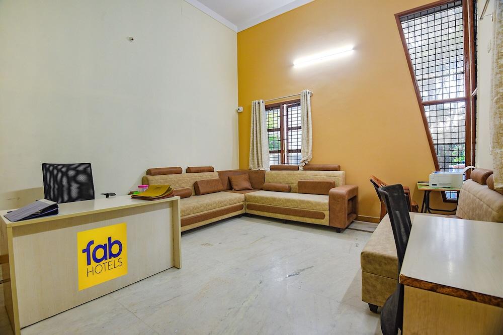 Fabexpress Ravikeerthis Service Apartment
