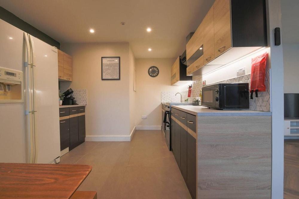 2-bed Apartment in Central Cardiff With Parking