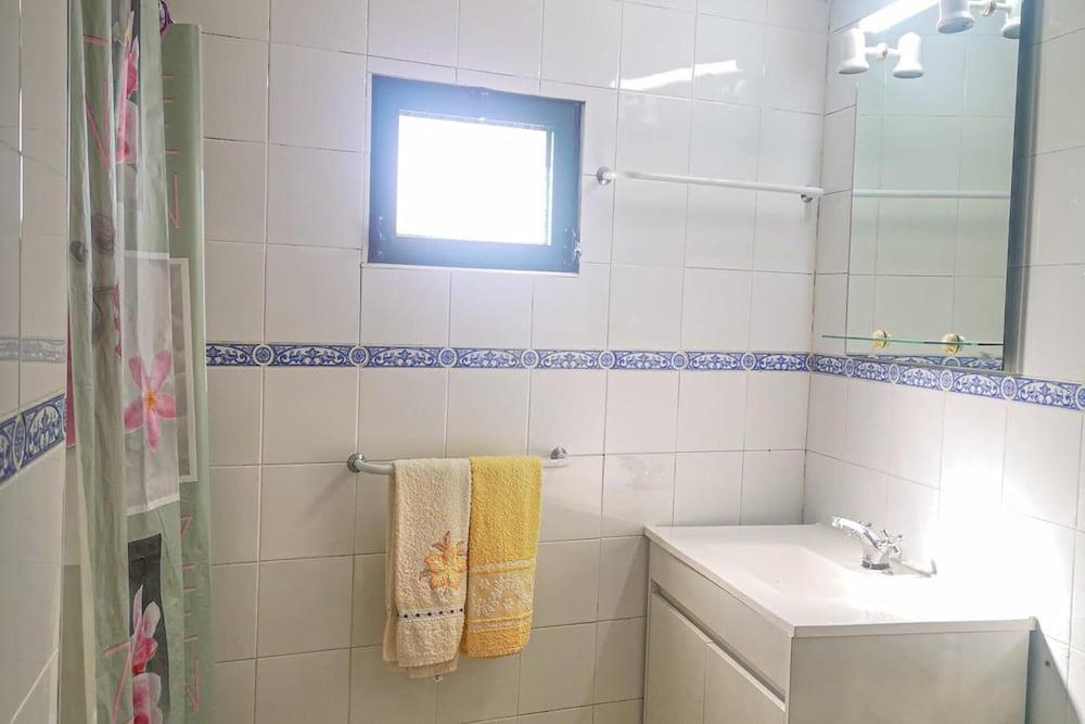 Casa do Rosa - Sleeps 6 - Parking - Wifi
