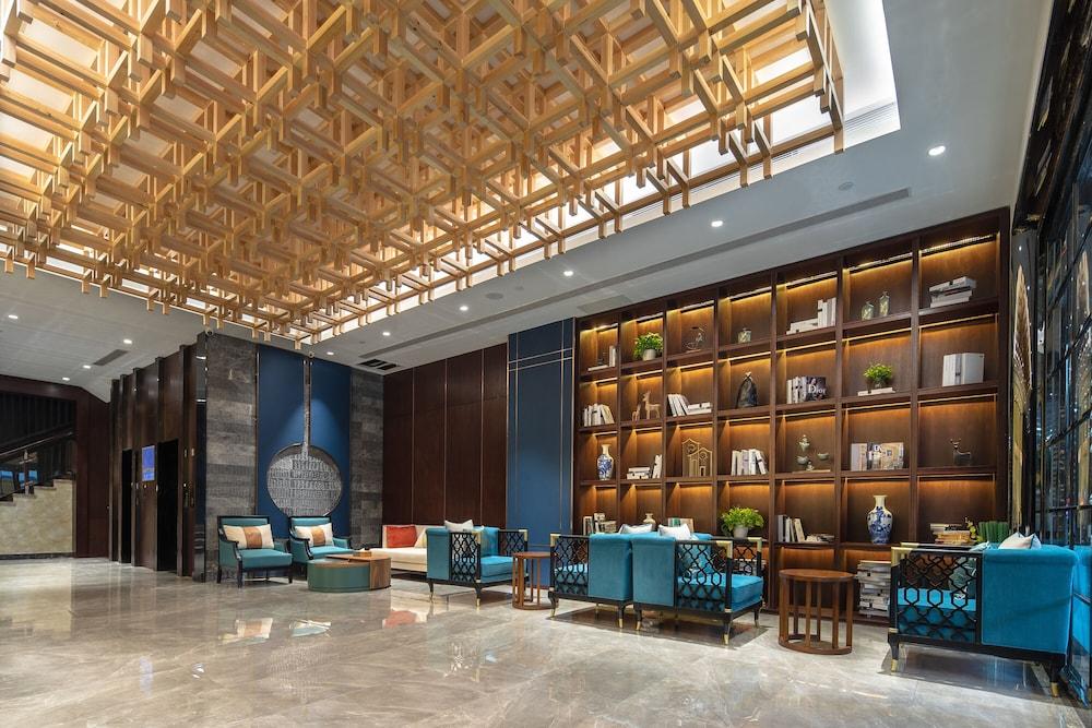 The Ritz East Valley Hotel