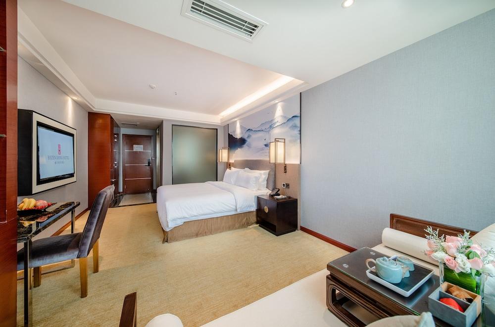 The Ritz East Valley Hotel