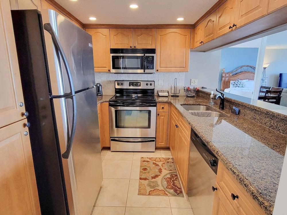 1201 South Hampton 2 Bedroom Condo