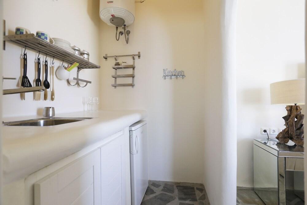 Gorgeous Studio Aqua Mare