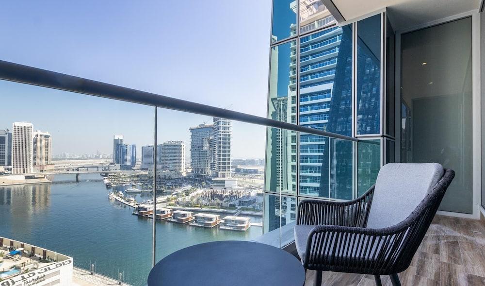 Homesgetaway - 1BR in J One Residence