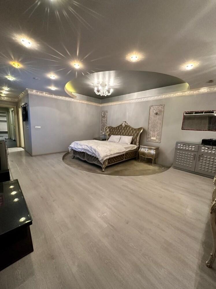 Beverly Hills Mansion