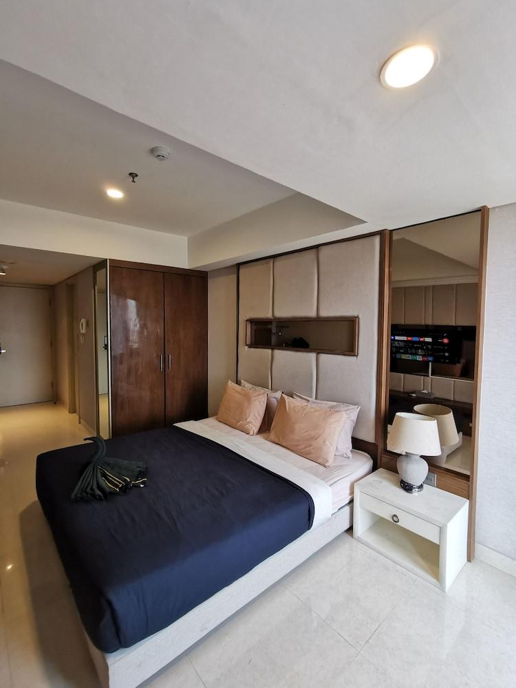 Warhol Residences Simpang Lima