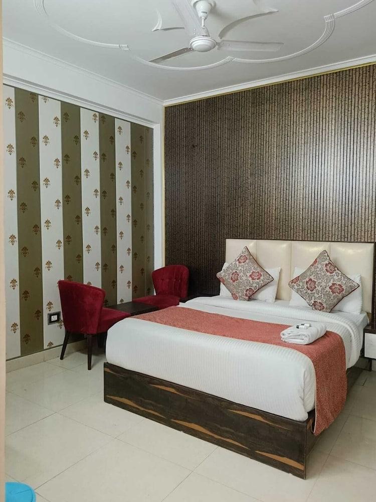 M K Hotel & Restaurant