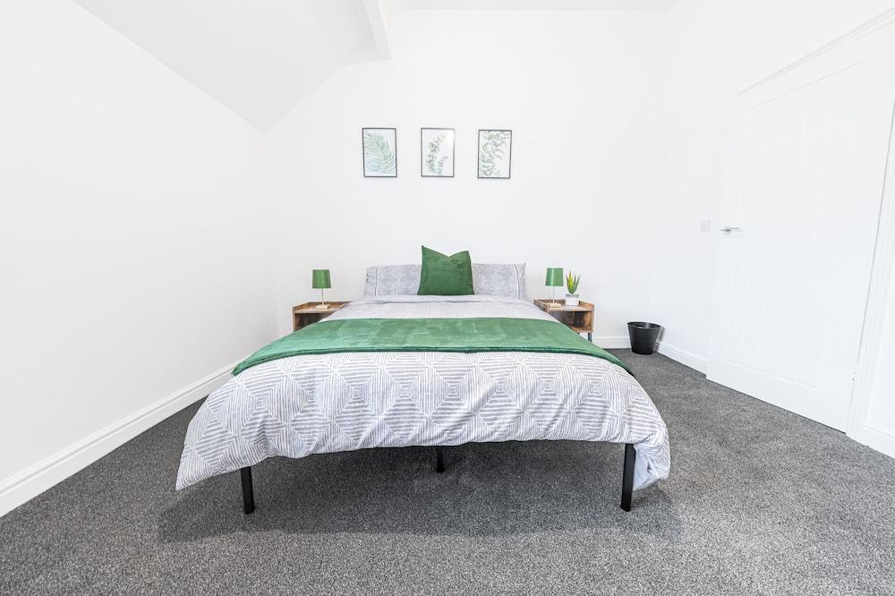 Lakes Seaside Retreat