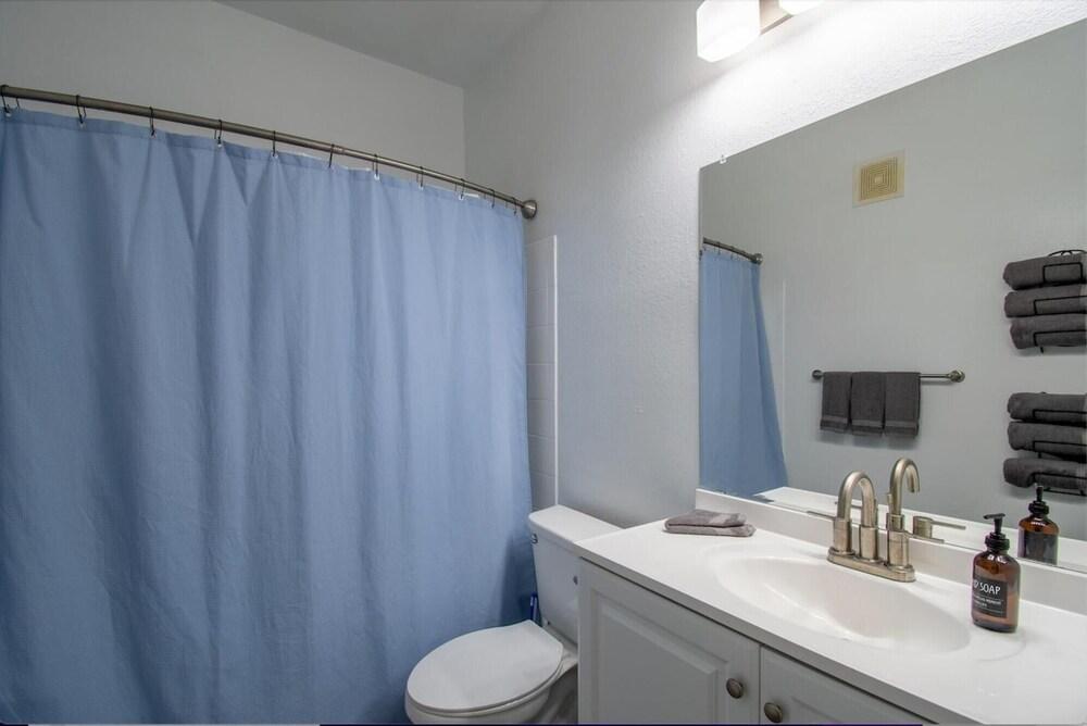 Upgraded 3 bed apt Close to Beaches and Mayo Clinic