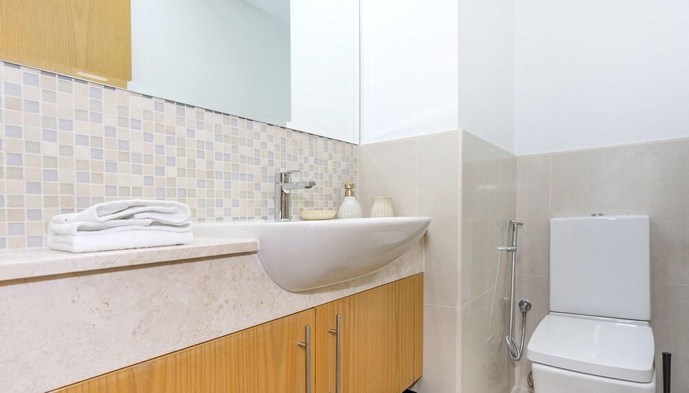 Homesgetaway - Cozy 1BR Bellevue Tower 1