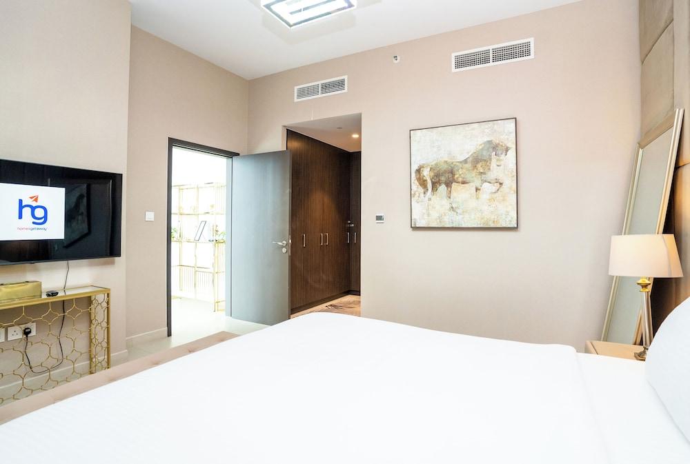 Homesgetaway- Cozy 3BR in Downtown Views