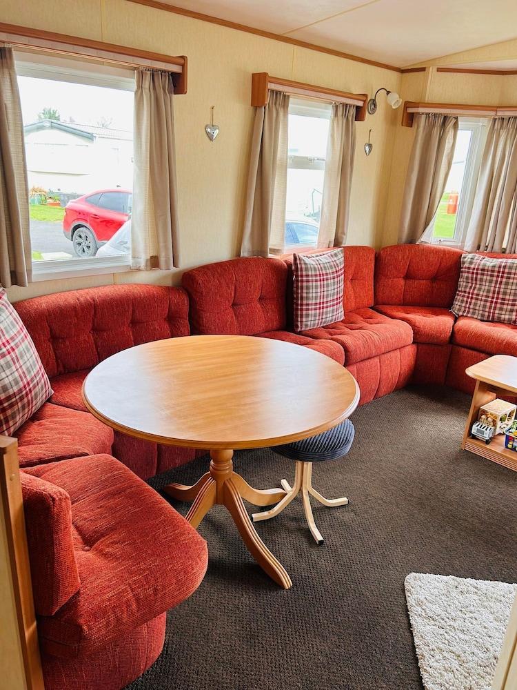 Charming Countryside Static Van With Entertainment