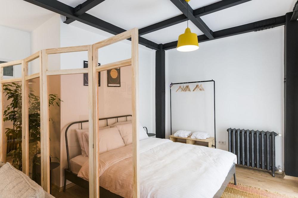 Amalia Flats by Oval