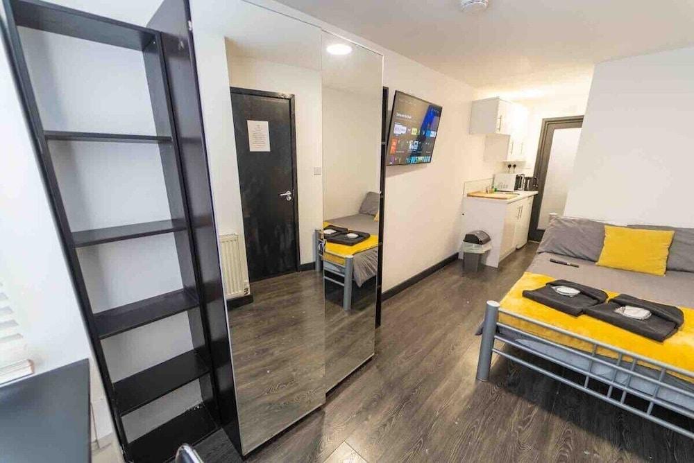 44 North Road Studios Near QE and UOB