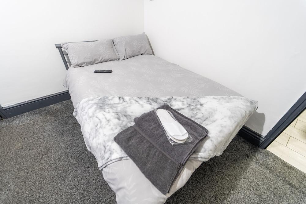 968 Pershore Road Studios in Guest House