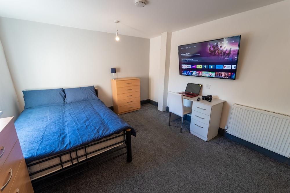 968 Pershore Road Studios in Guest House