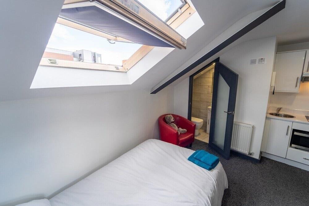 100 Dale Road Studios in Guest House