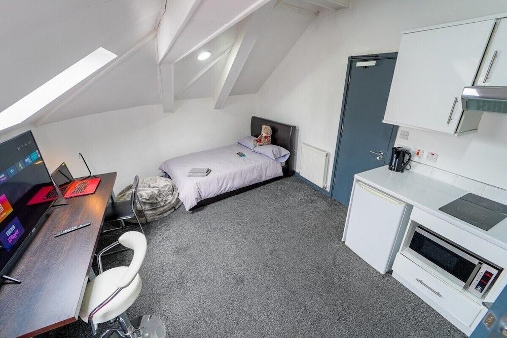 100 Dale Road Studios in Guest House