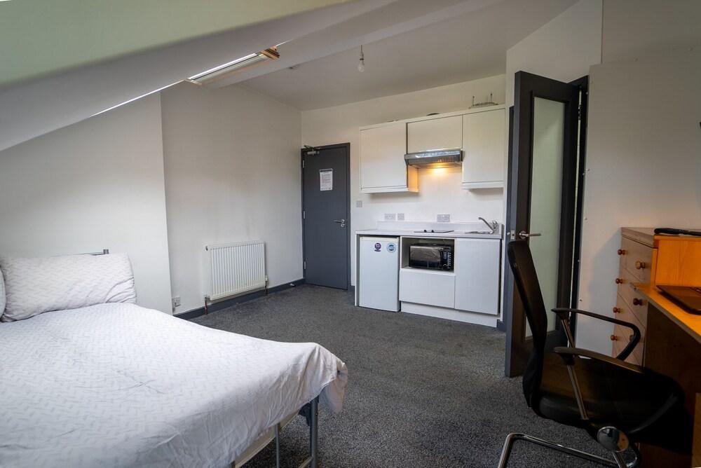 966 Pershore Road Studios in Guest House