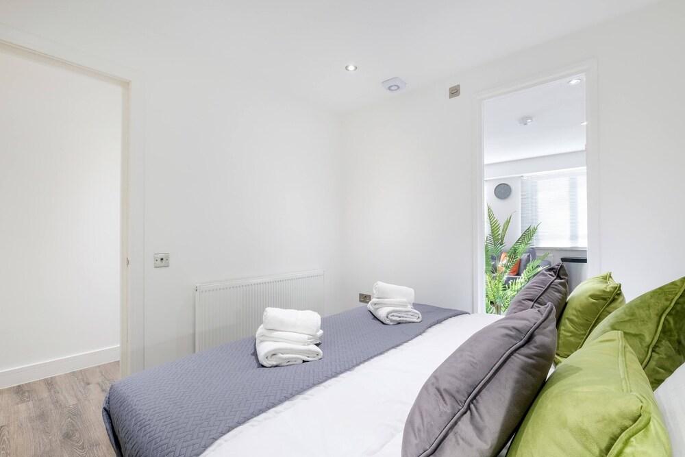 Reading Town Centre 1 & 2 Bdrm Apartment