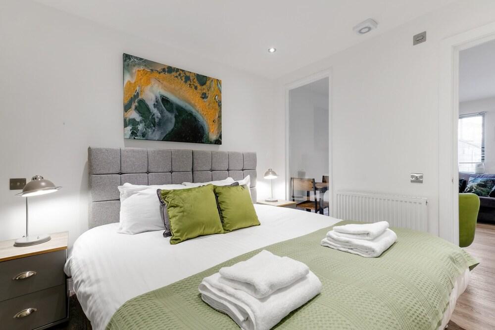 Reading Town Centre 1 & 2 Bdrm Apartment