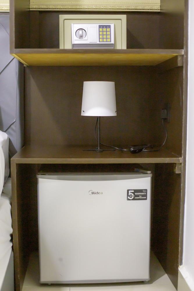 Red Velvet Inn Hotel