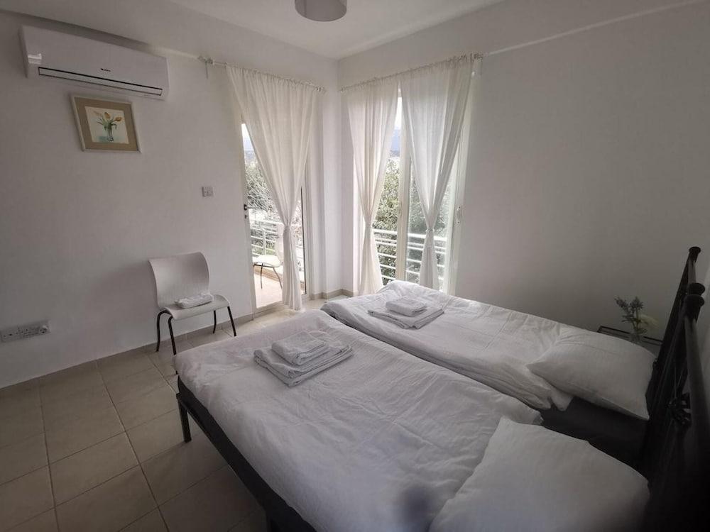 Turtle Bay Holiday - Sleeps 4, Pools & Sea View