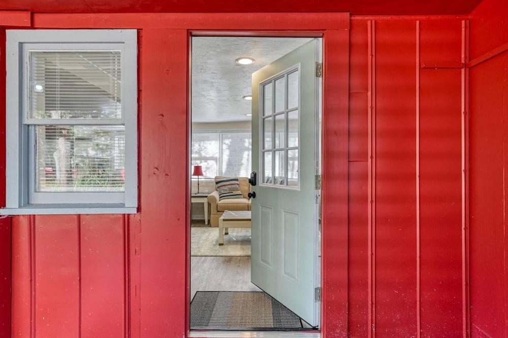 Little Palm Hideaway Cottage