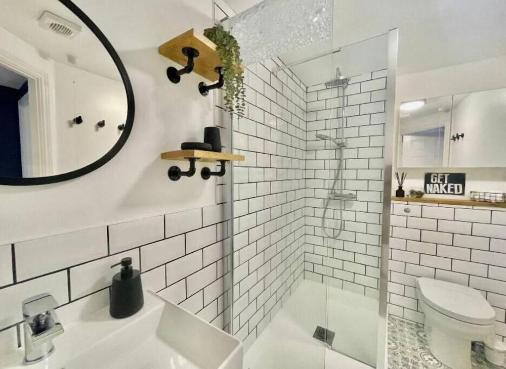 Lovely2Bed Bristol ApartmentFREE PARKING