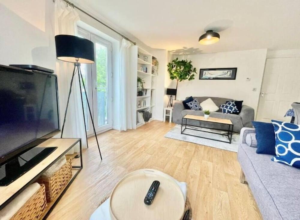 Lovely2Bed Bristol ApartmentFREE PARKING