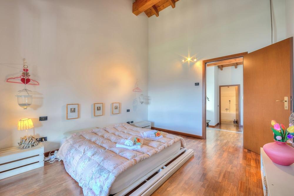 Miralago Lake View & Private Garden