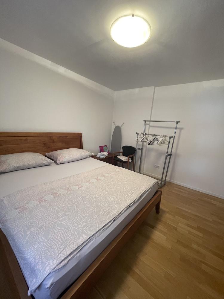 Large Modern 75m2 Flat and Free Parking