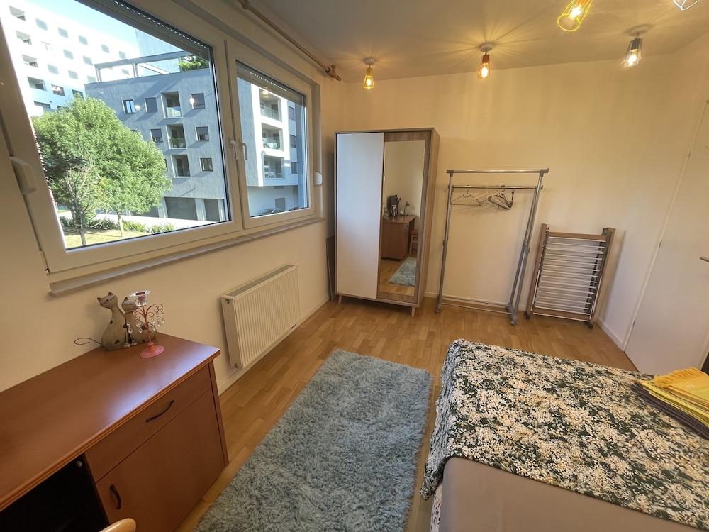 Large Modern 75m2 Flat and Free Parking