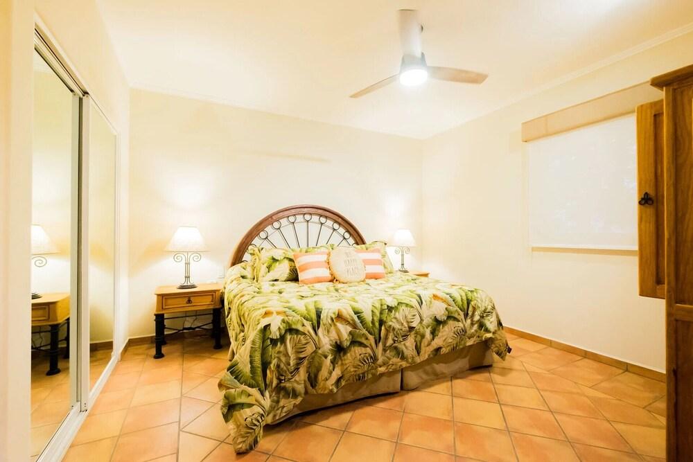 Las Mañanitas by TO