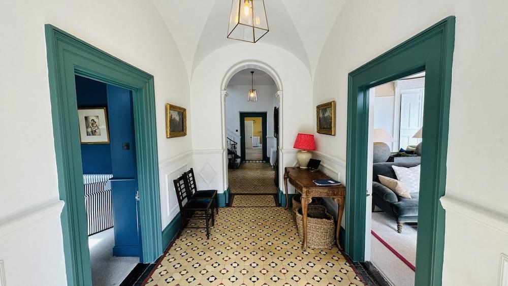 Ashley Manor - Idyllically Situated Between Coast and Country