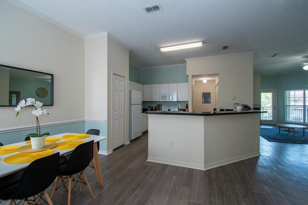 Delightful Refurbished Apt Everything you Need