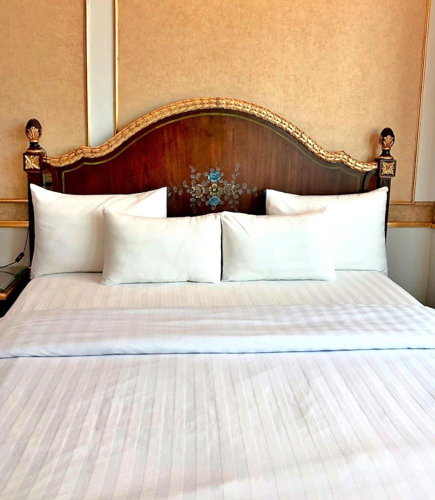 S79 Residences 345AB Apartment