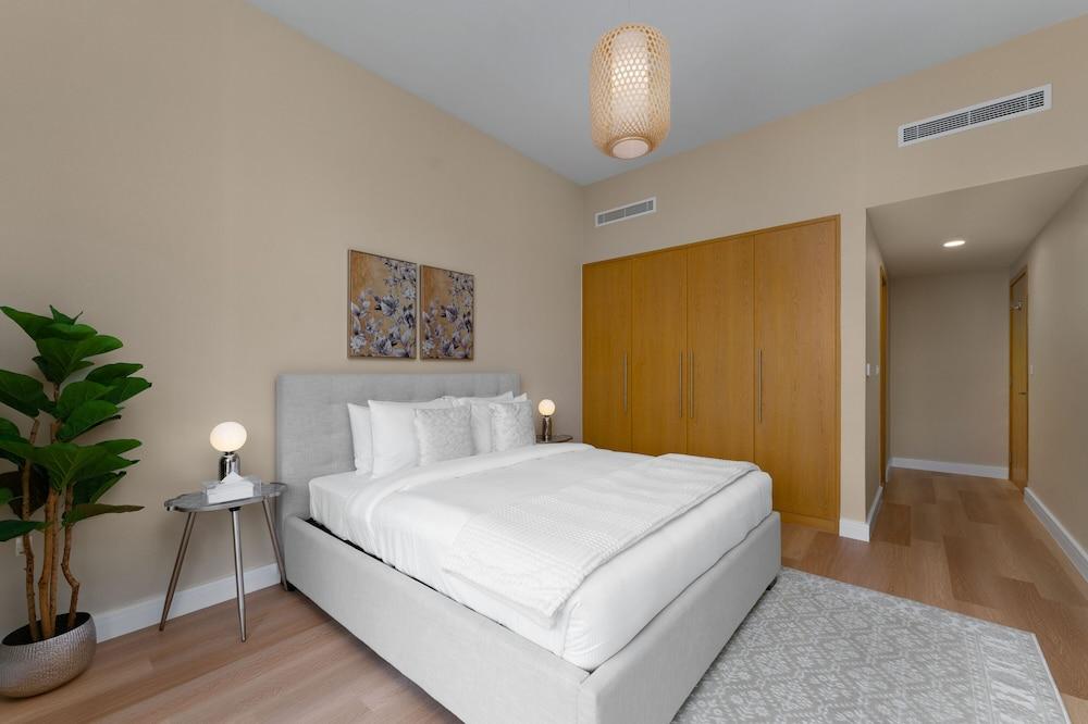 Maison Privee - Classy Apt w/ Terrace & Direct Burj Khalifa Views