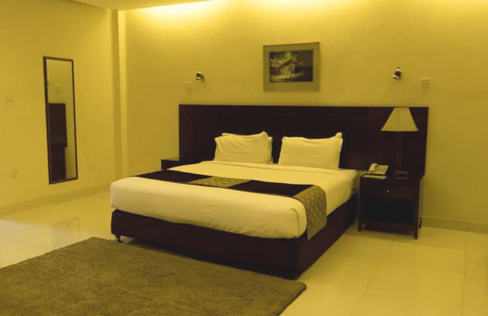 The Avenue Hotel and Suites