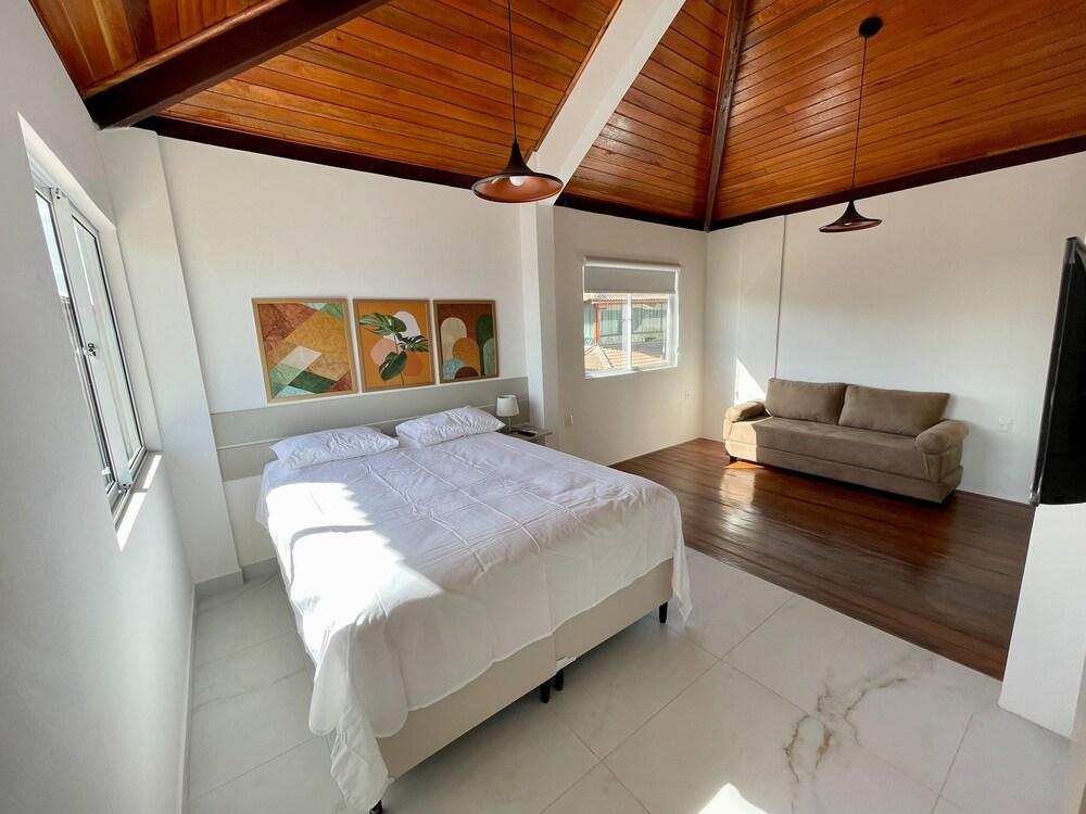 Lindas Casas no Village IV