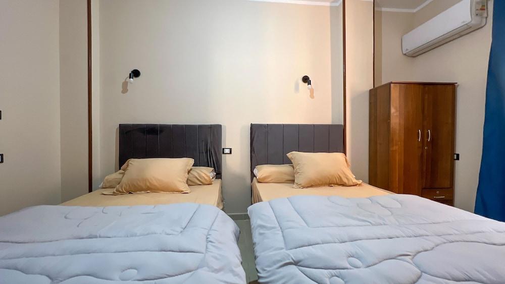 Pyramids Road Guest House