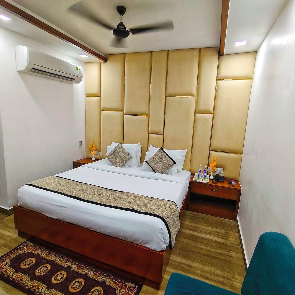 HOTEL The Rich Grand