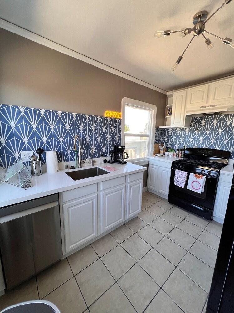 Centrally Located Bright 2 Bedroom 2 Duplex by Redawning