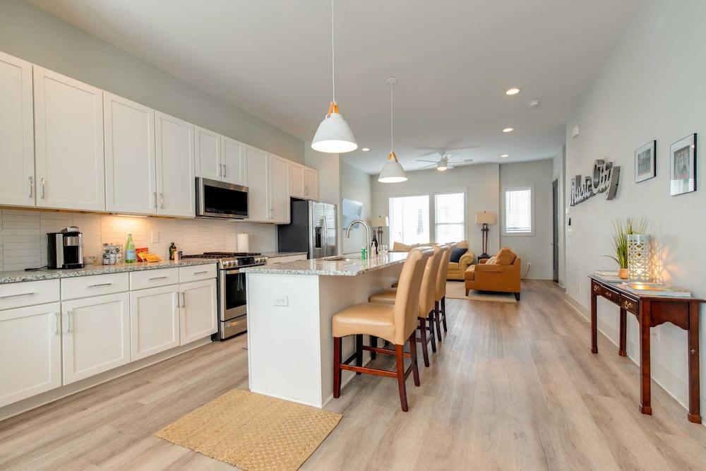 Spectacular Condo Rooftop Deck Great for Groups