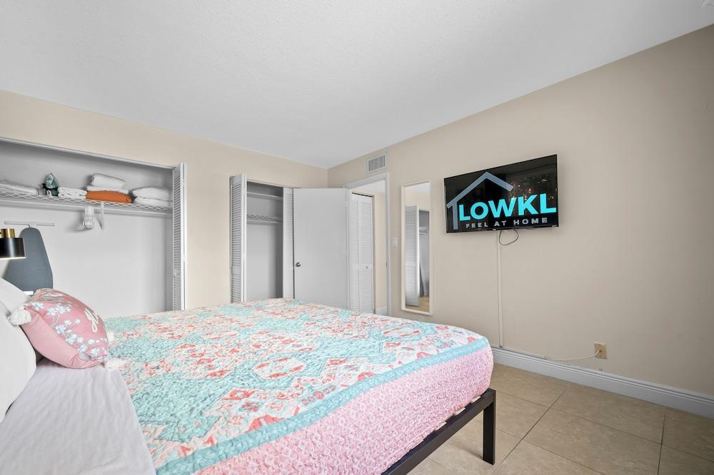 Coco Palms Apartments By Lowkl